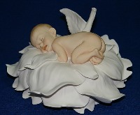 Скульптура Младенец на розе